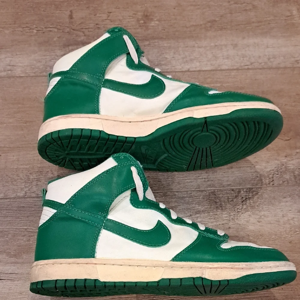 SOLD   Nike Dunk High Lucky Green 318850-131.  2008 - Picture 6 of 8
